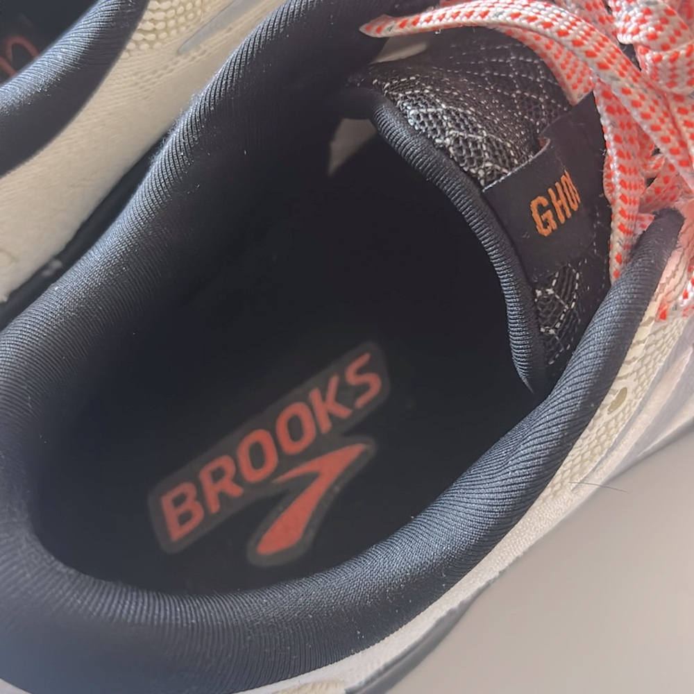 Brooks Ghost Women's Running Shoes in Light Gray with Pink Accents - Picture 4 of 7